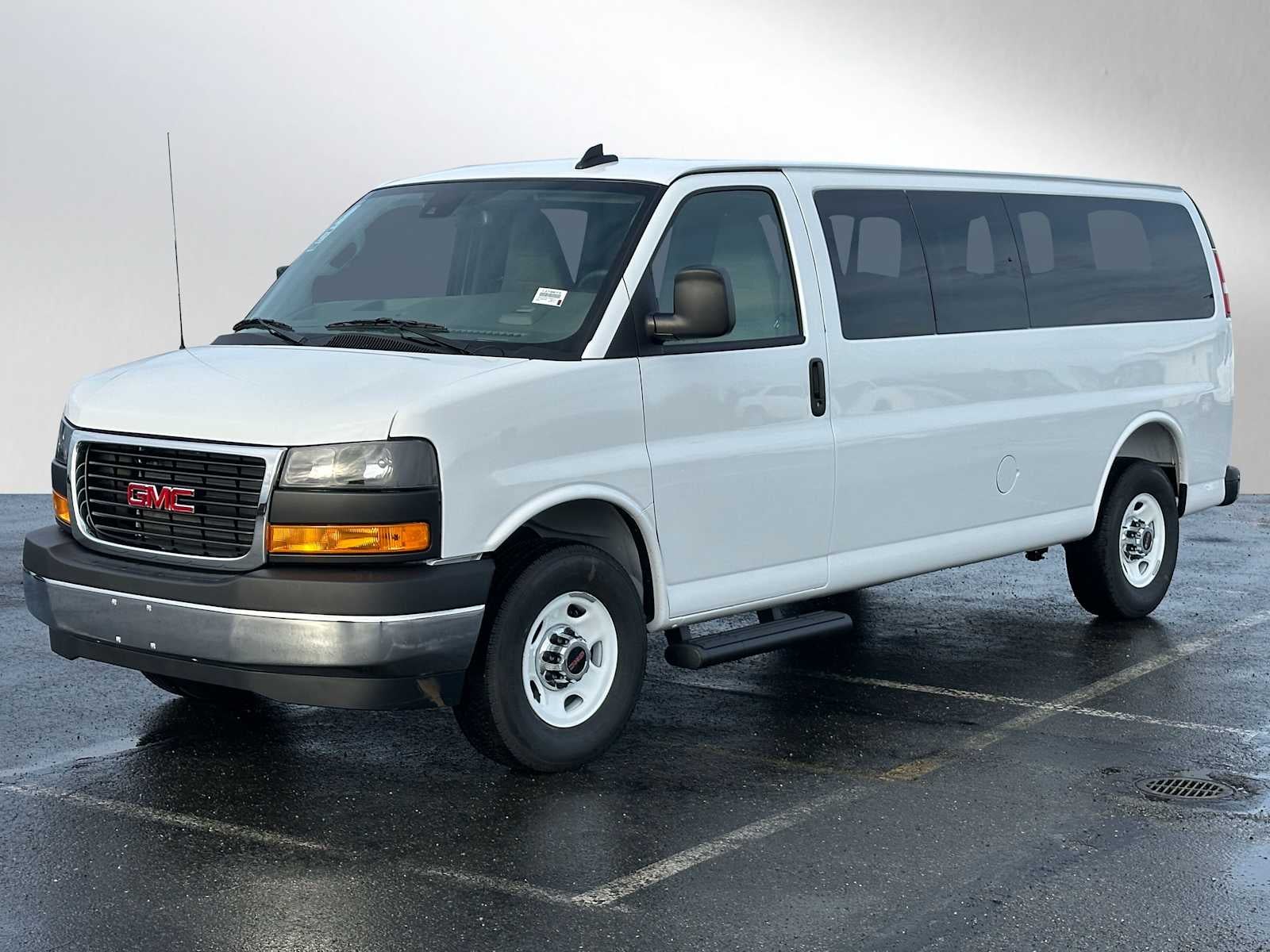2025 GMC Savana LT