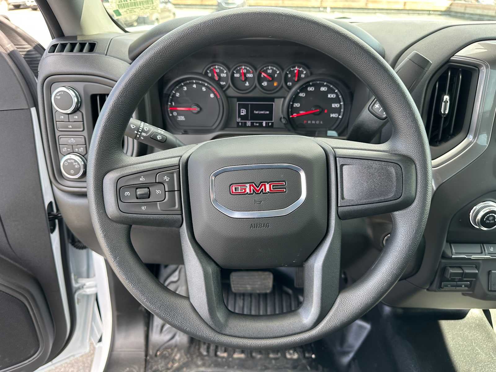 2025 GMC Sierra 2500HD Pro