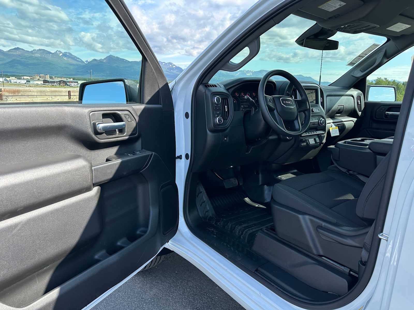 2025 GMC Sierra 2500HD Pro