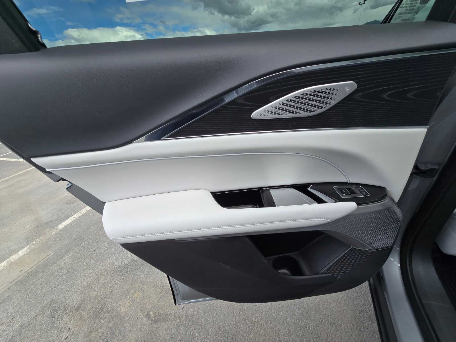 2024 Cadillac LYRIQ Sport