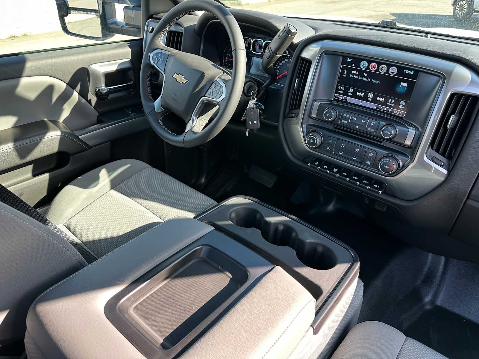2024 Chevrolet Silverado MD LT