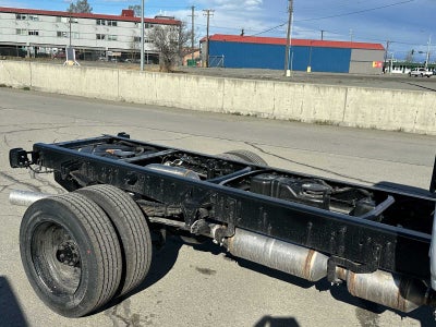 2024 Chevrolet Silverado MD LT