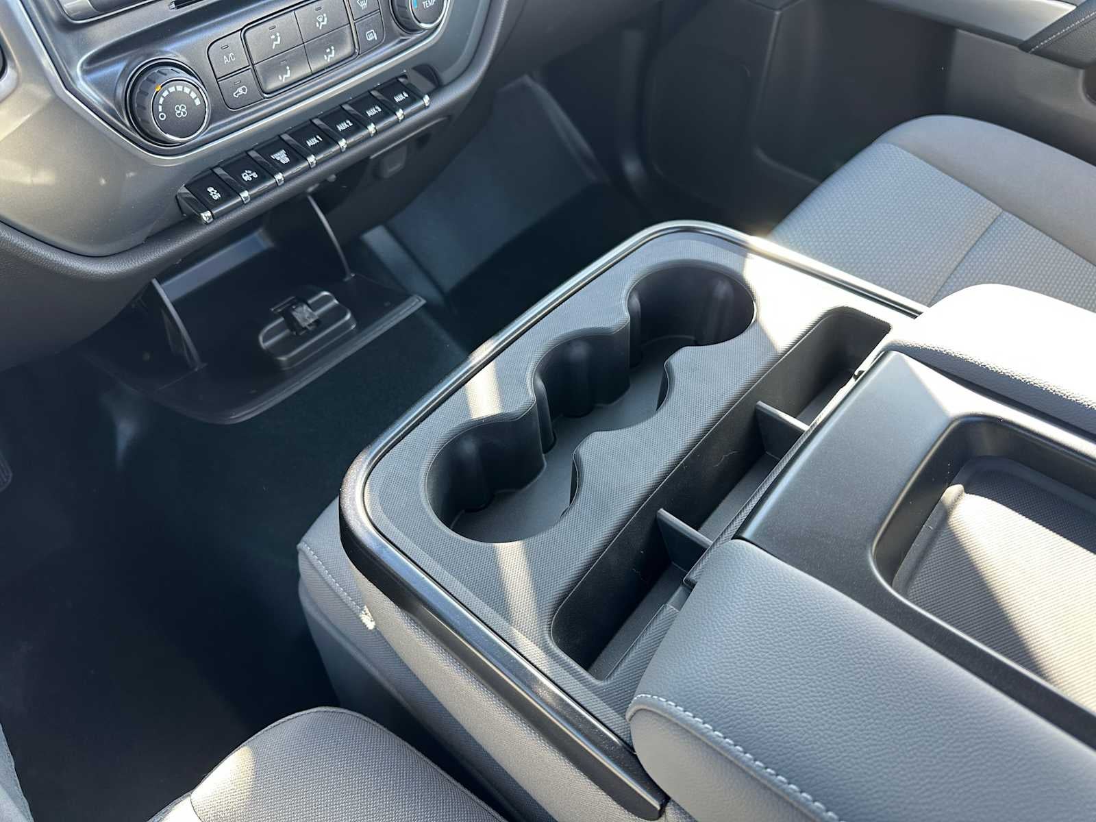 2024 Chevrolet Silverado MD LT