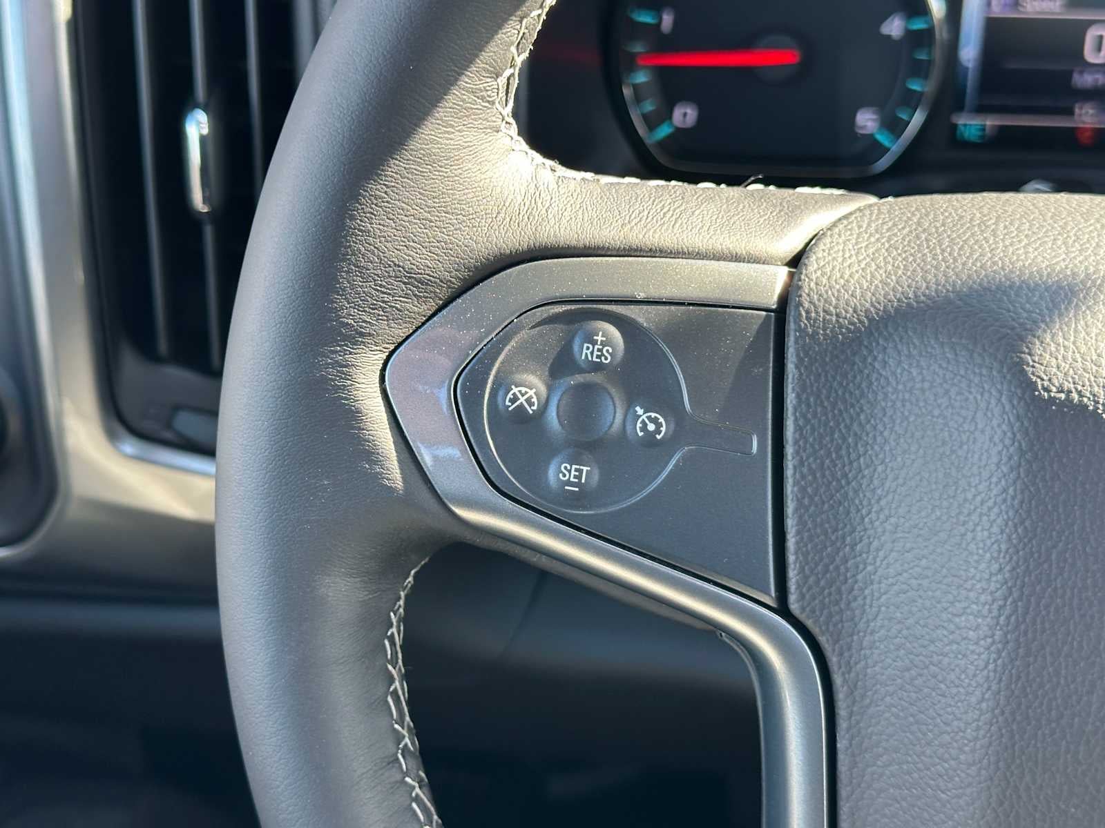 2024 Chevrolet Silverado MD LT