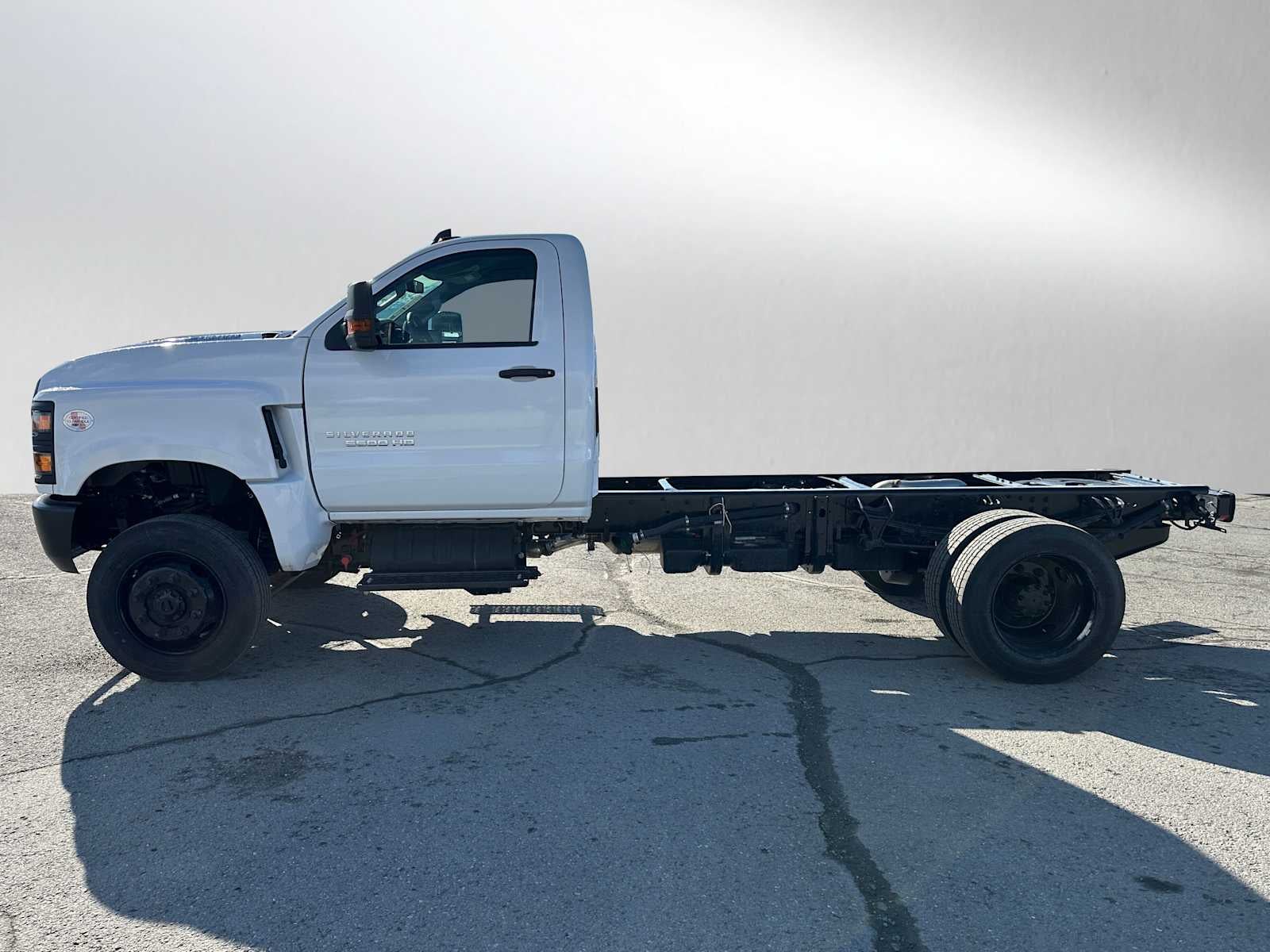 2024 Chevrolet Silverado MD LT