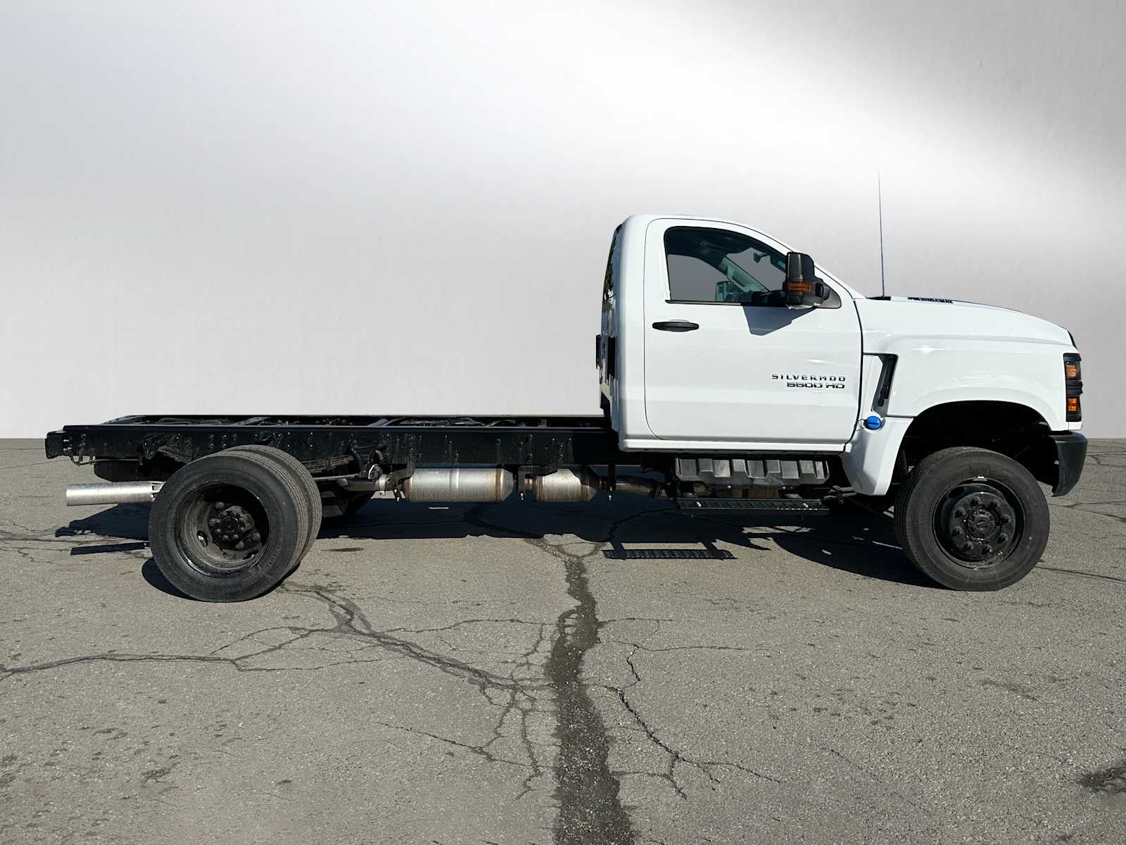 2024 Chevrolet Silverado MD LT