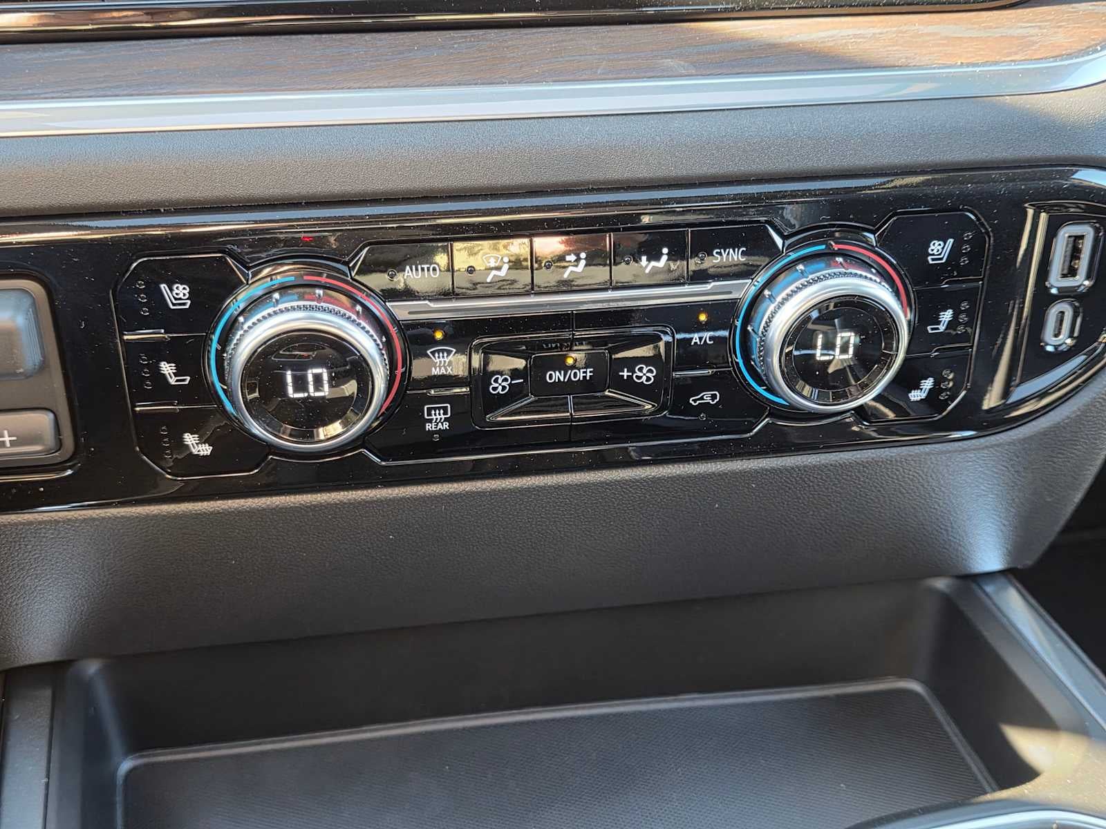 2026 GMC Sierra 1500 SLT - Photo 28