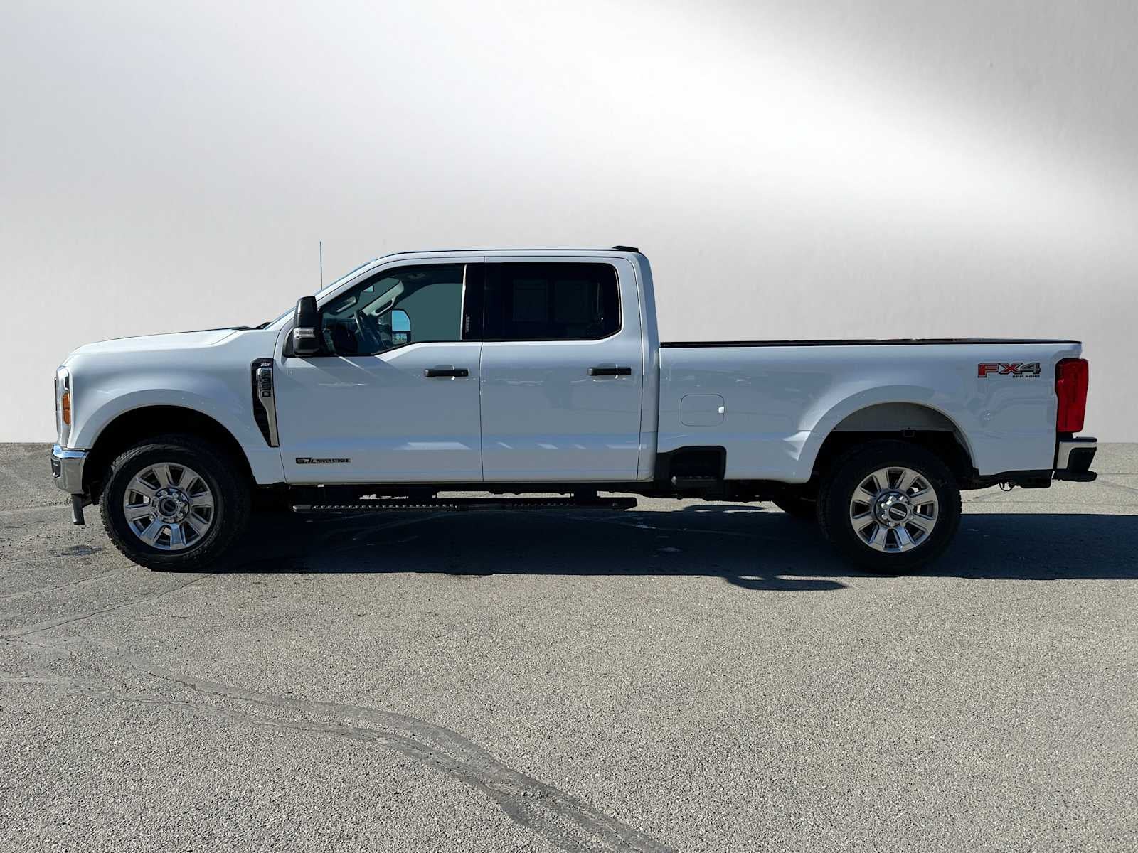 2023 Ford Super Duty F-350 SRW Pickup XLT