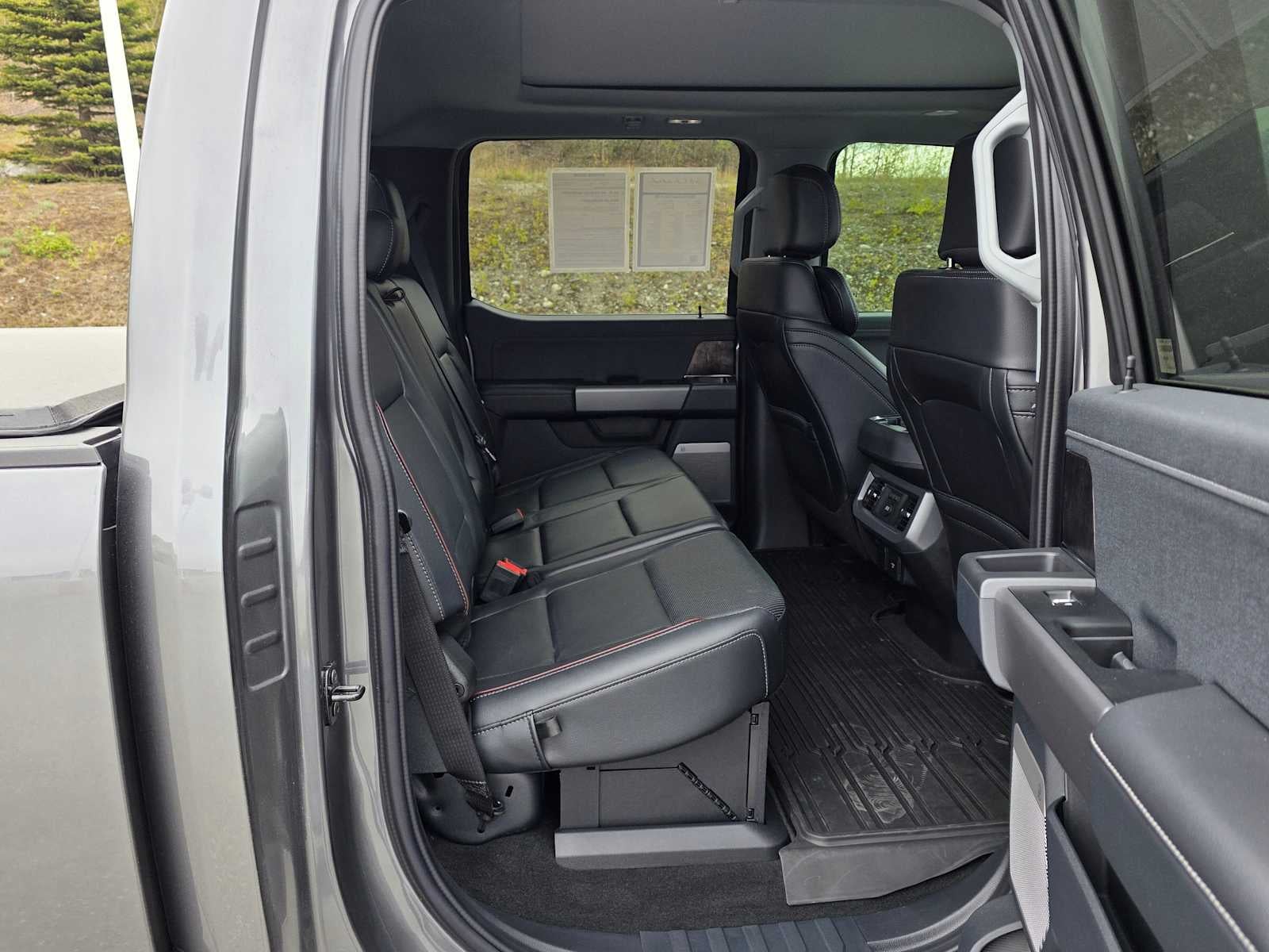 2024 Ford Super Duty F-350 SRW Pickup LARIAT