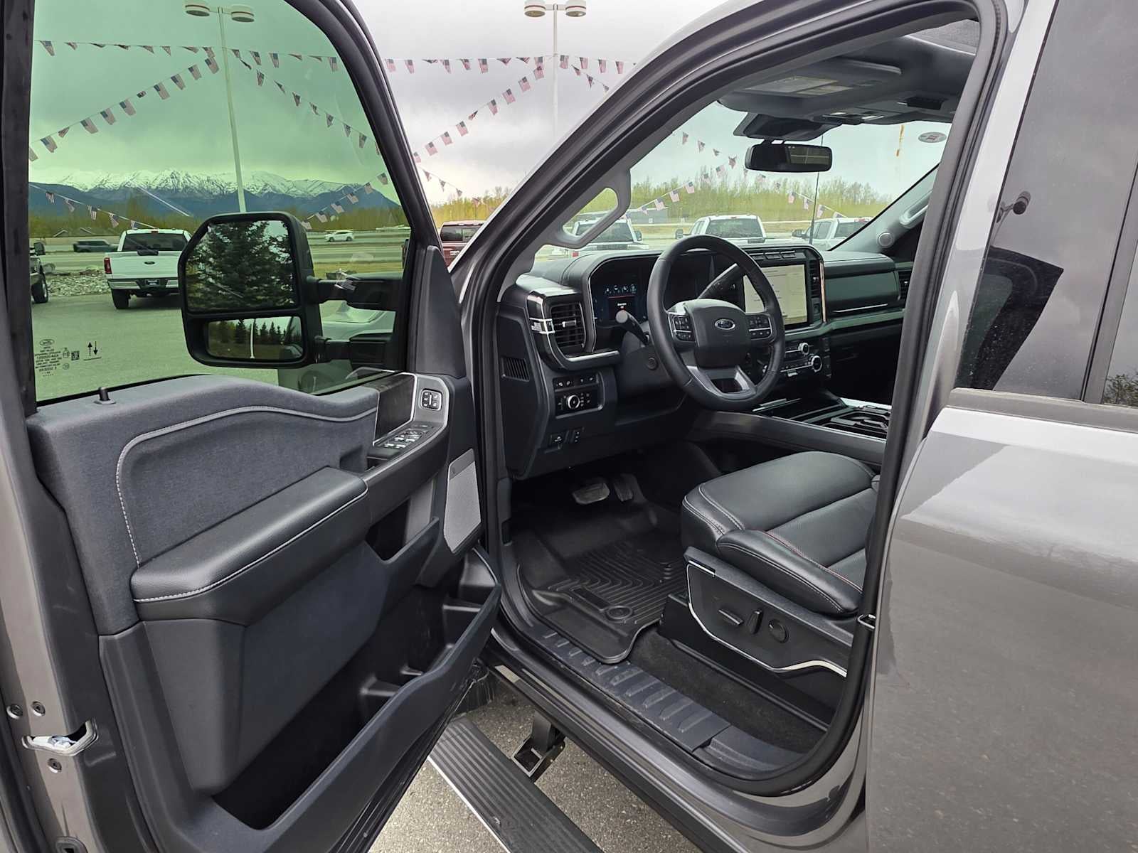 2024 Ford Super Duty F-350 SRW Pickup LARIAT