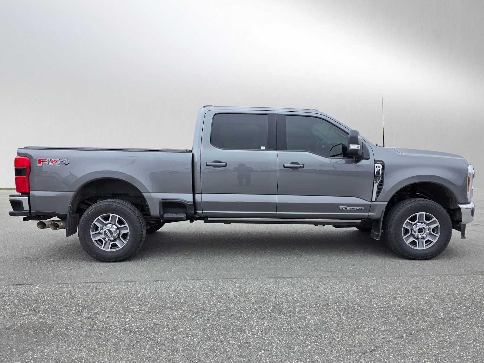 2024 Ford Super Duty F-350 SRW Pickup LARIAT