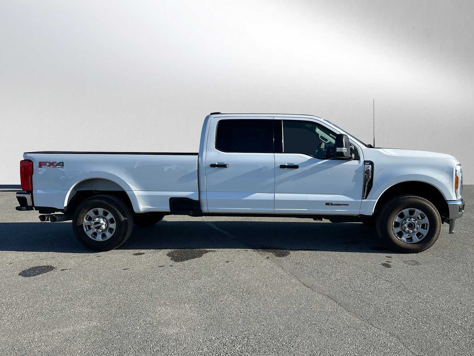 2023 Ford Super Duty F-350 SRW Pickup XLT