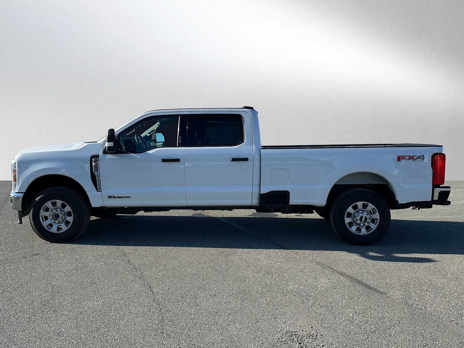 2023 Ford Super Duty F-350 SRW Pickup XLT