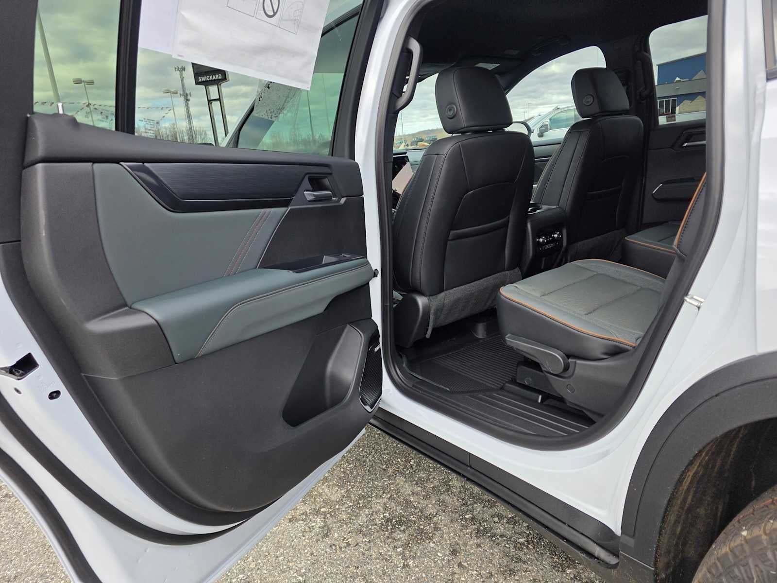 2026 GMC Acadia AWD AT4
