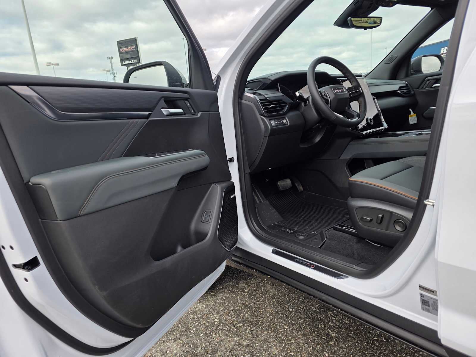 2026 GMC Acadia AWD AT4