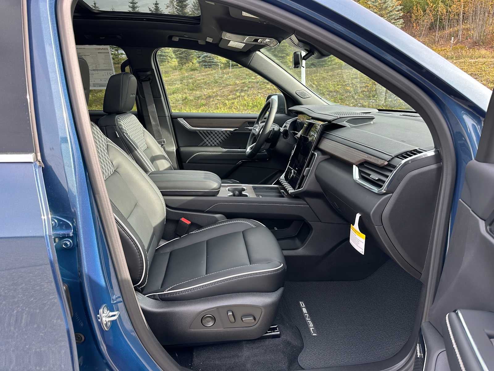 2026 GMC Acadia AWD Denali