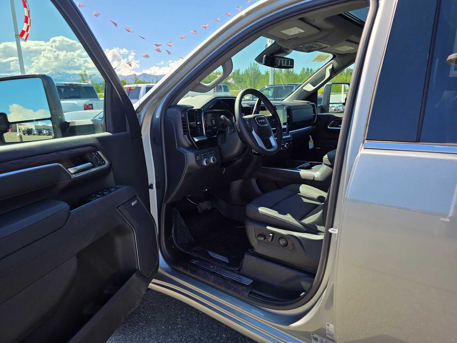 2026 GMC Sierra 2500HD SLT