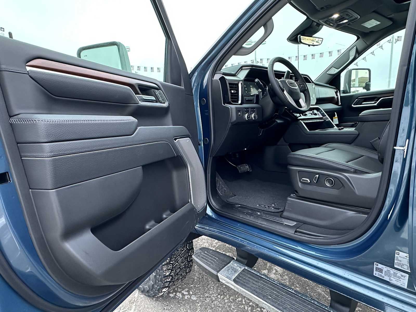 2025 GMC Sierra 2500HD Denali