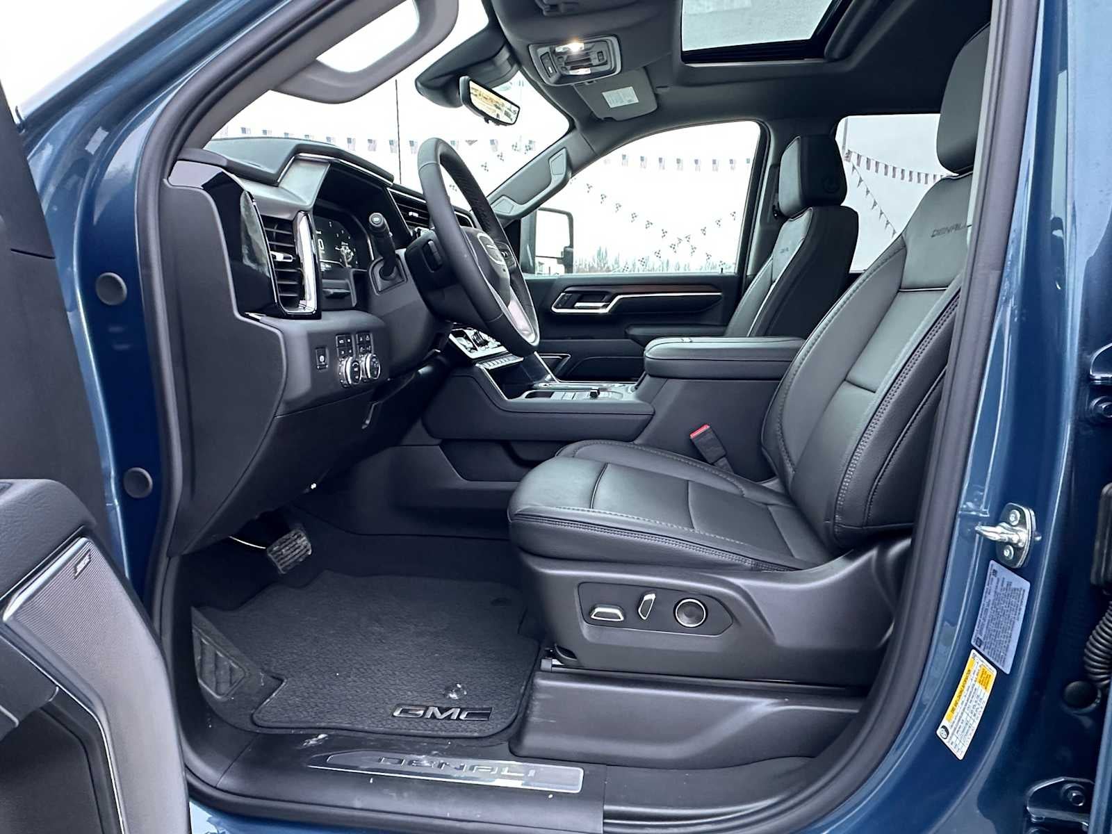 2025 GMC Sierra 2500HD Denali