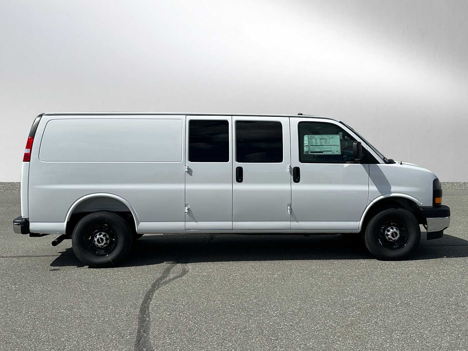 2025 GMC Savana Base