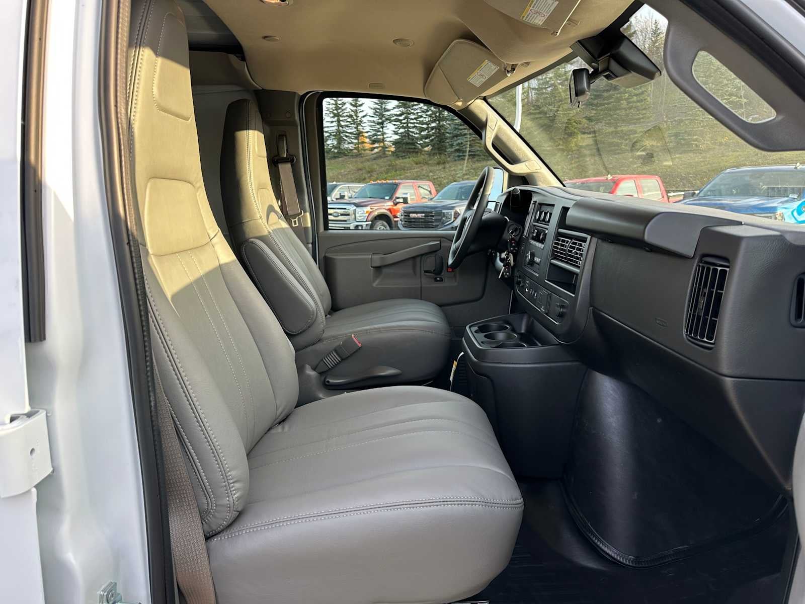 2025 GMC Savana Base