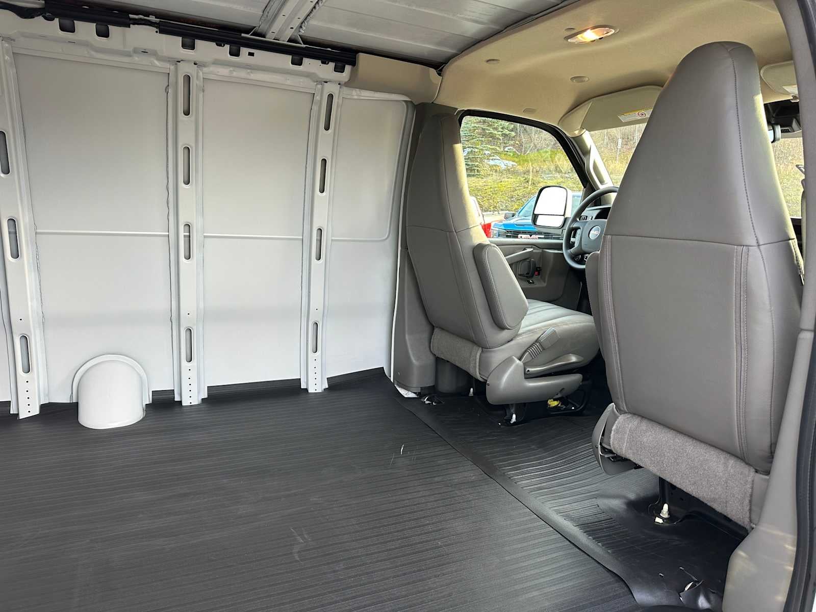 2025 GMC Savana Base