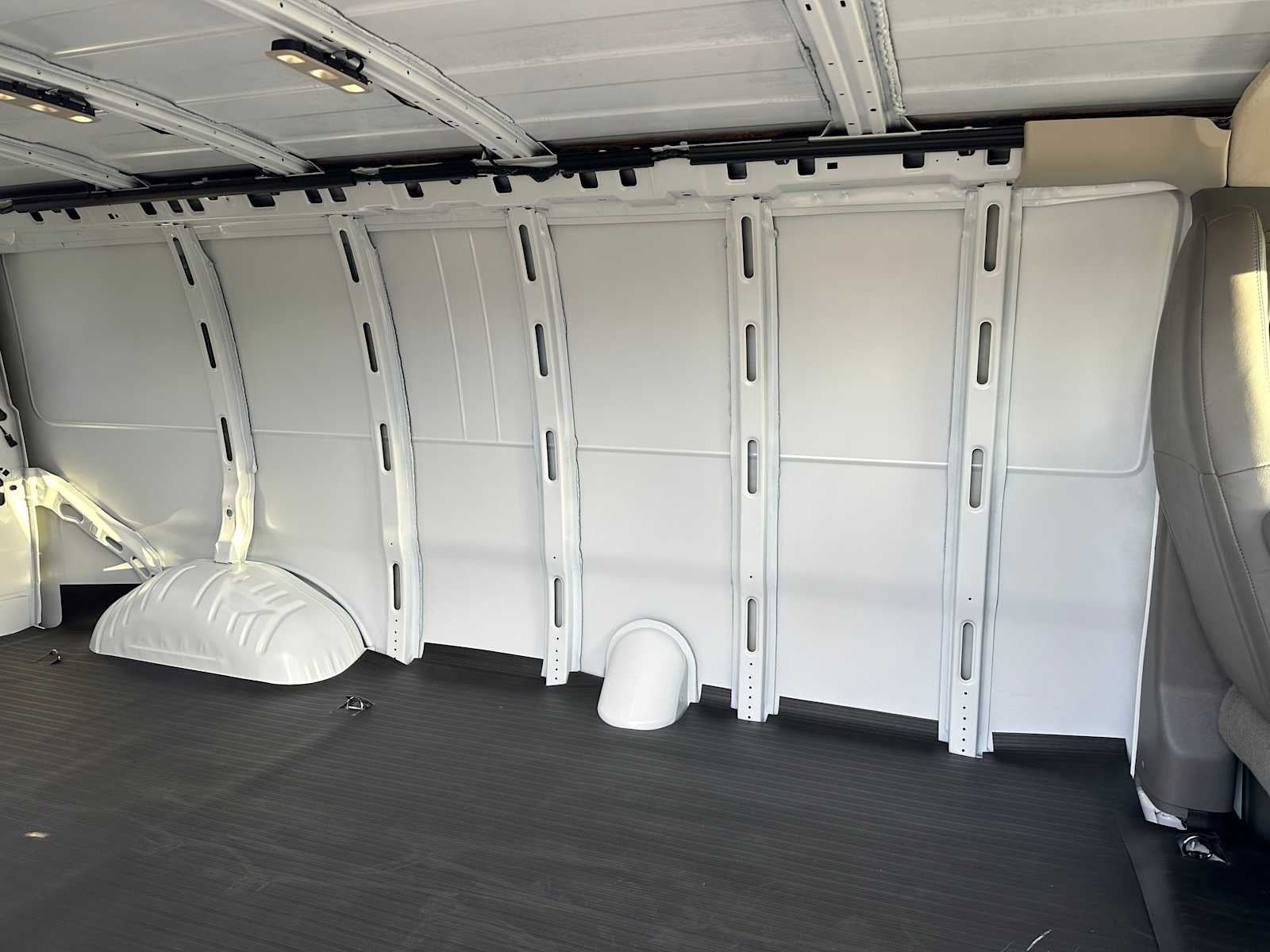 2025 GMC Savana Base