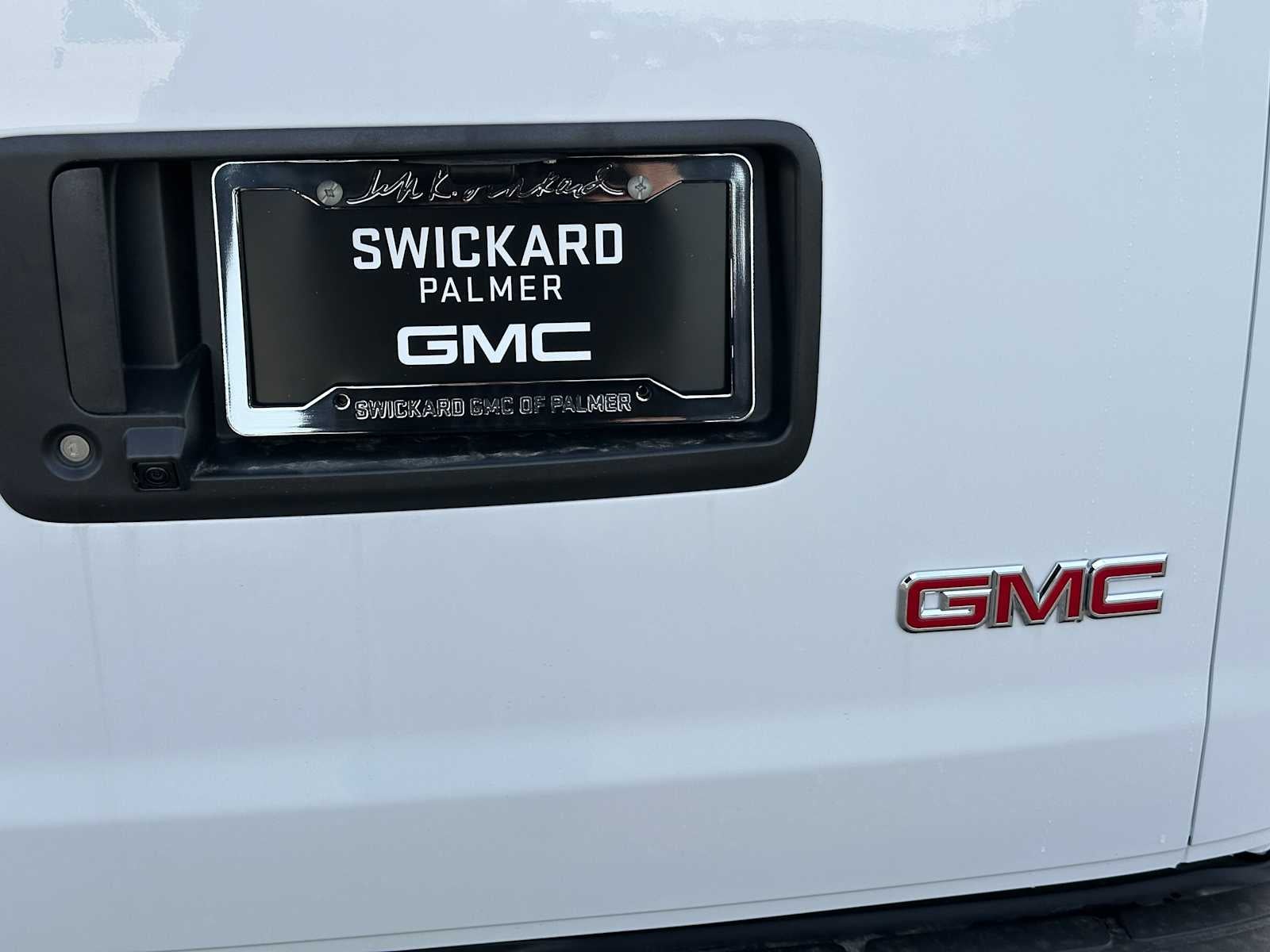 2025 GMC Savana Base