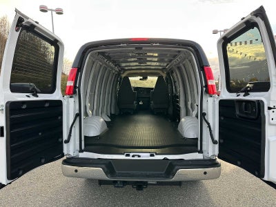 2025 GMC Savana Base