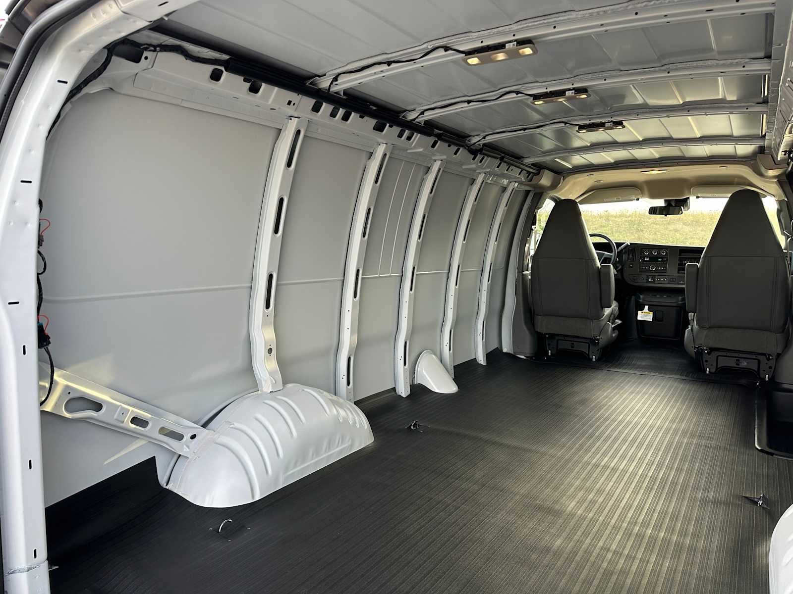 2025 GMC Savana Base