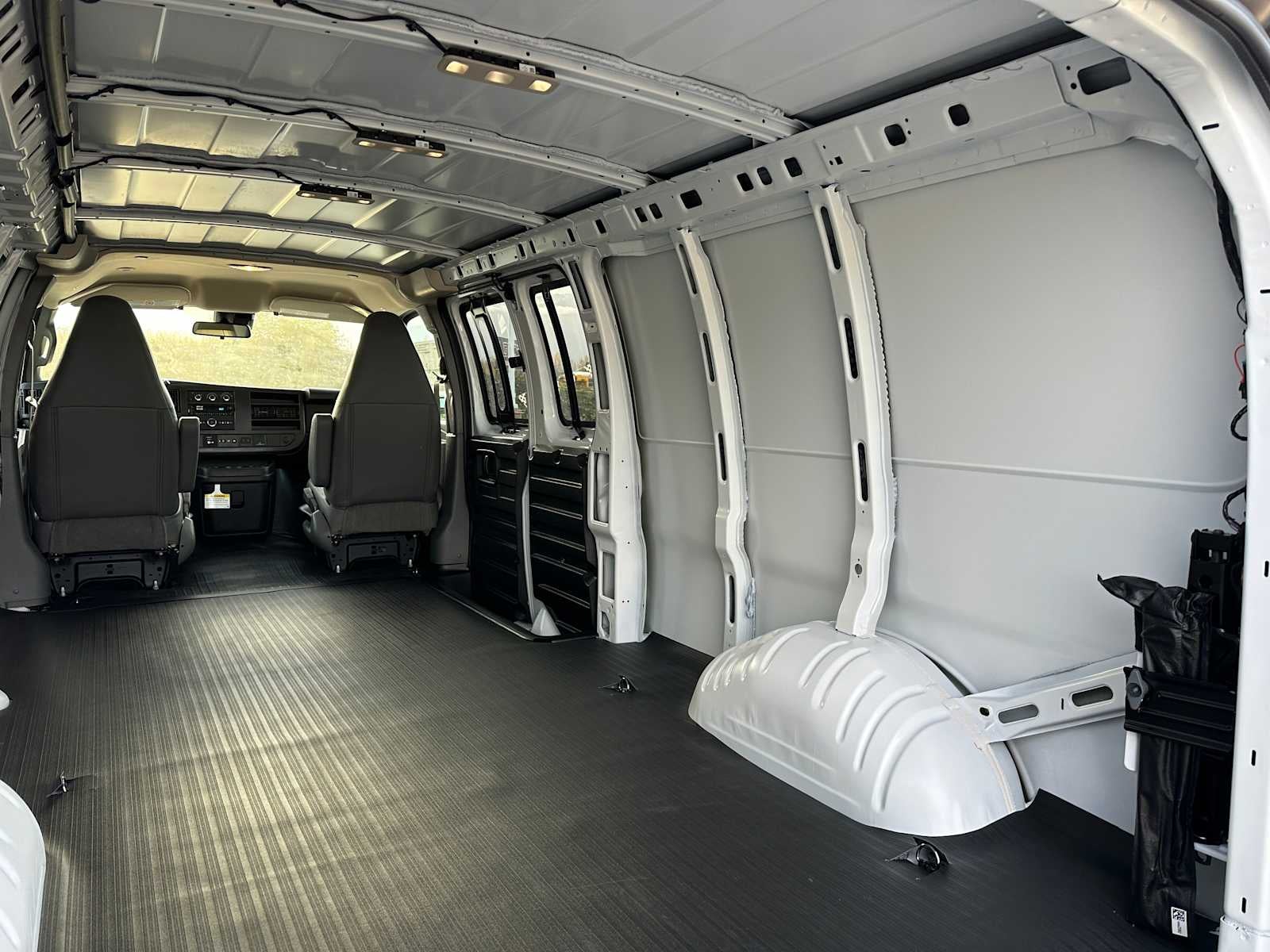 2025 GMC Savana Base