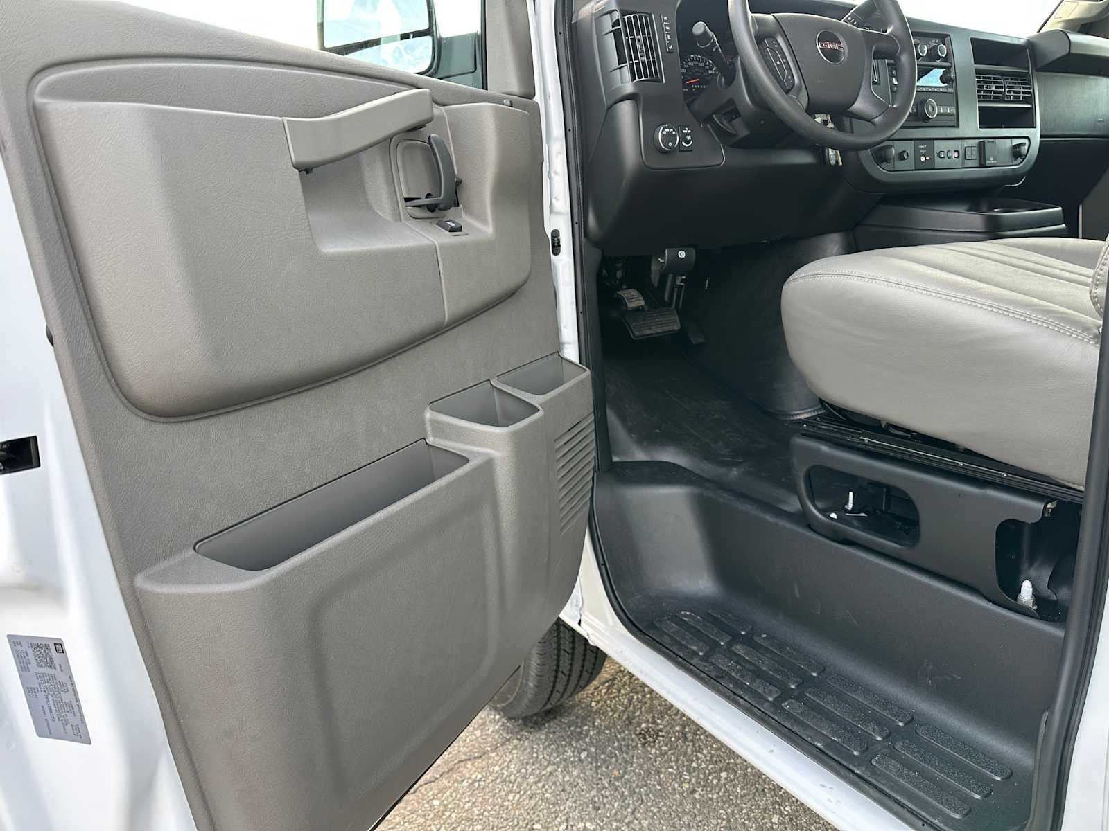 2025 GMC Savana Base