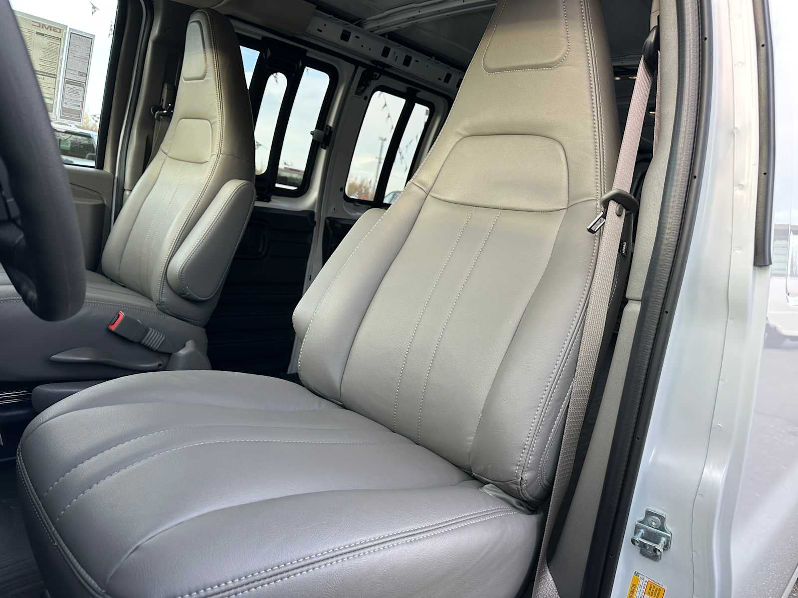 2025 GMC Savana Base