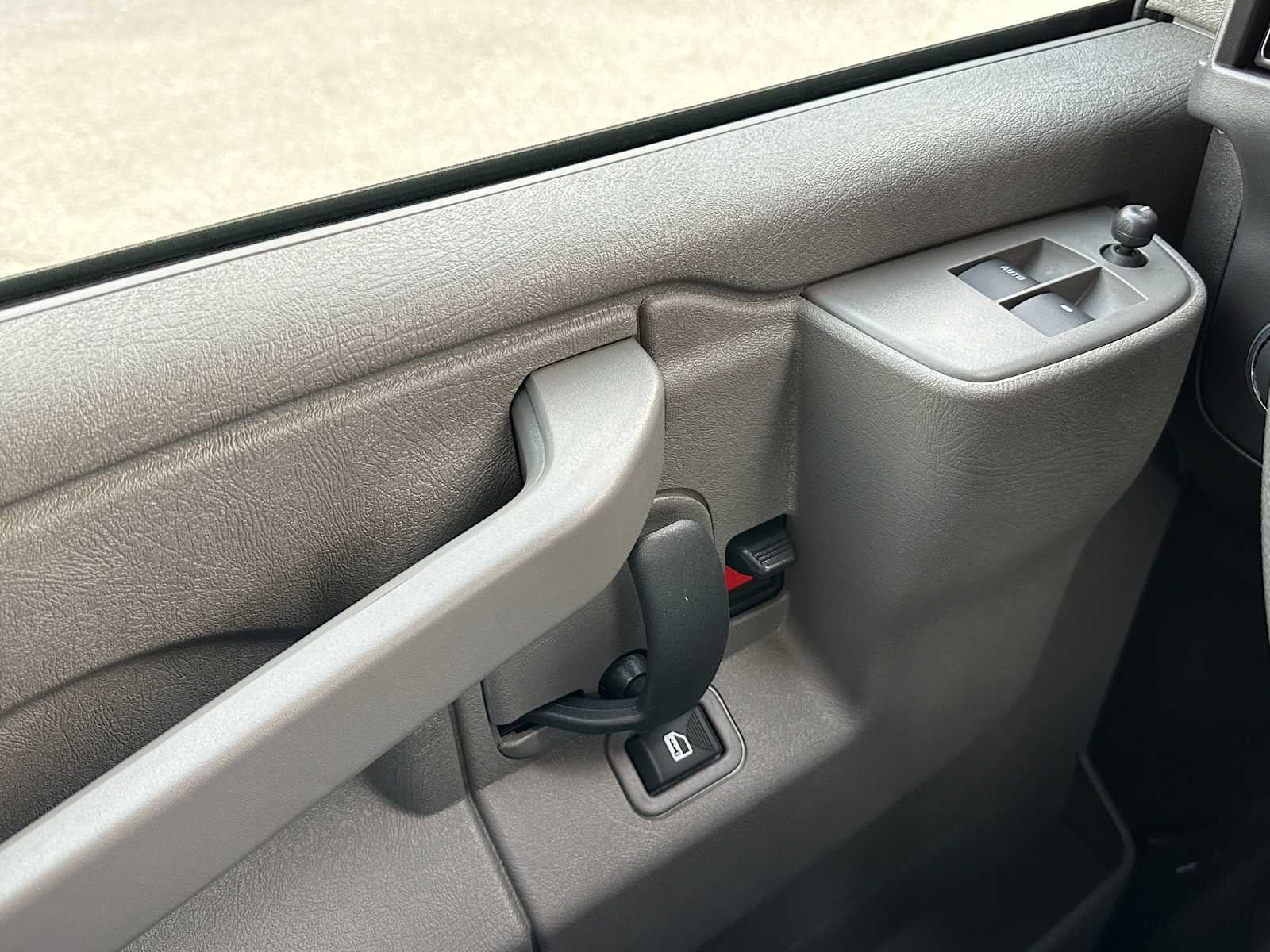 2025 GMC Savana Base