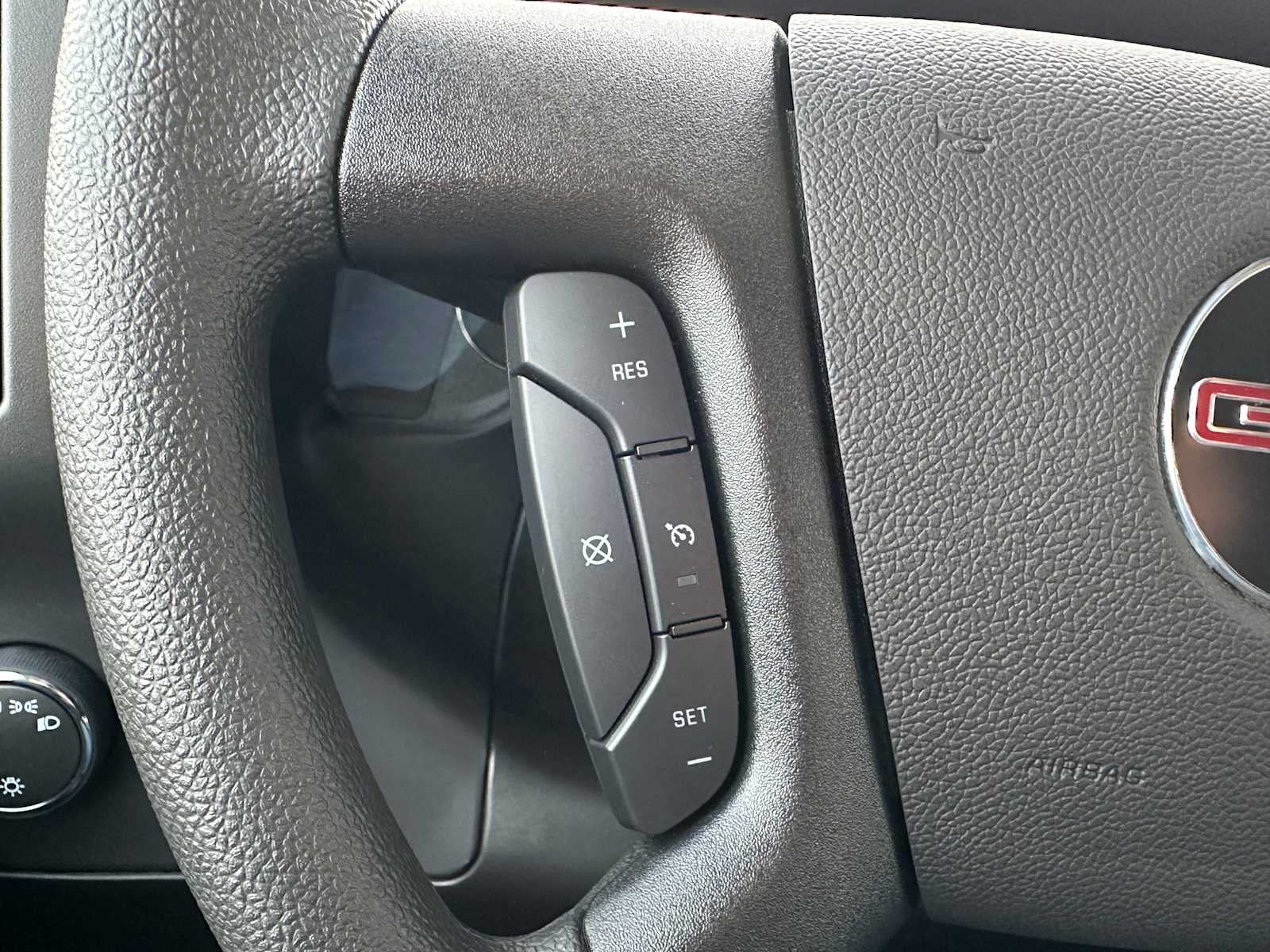 2025 GMC Savana Base