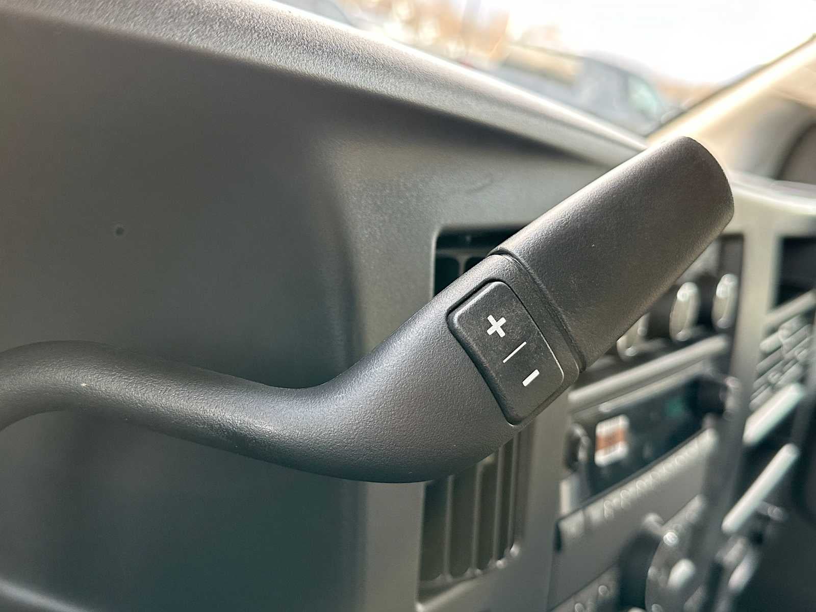 2025 GMC Savana Base