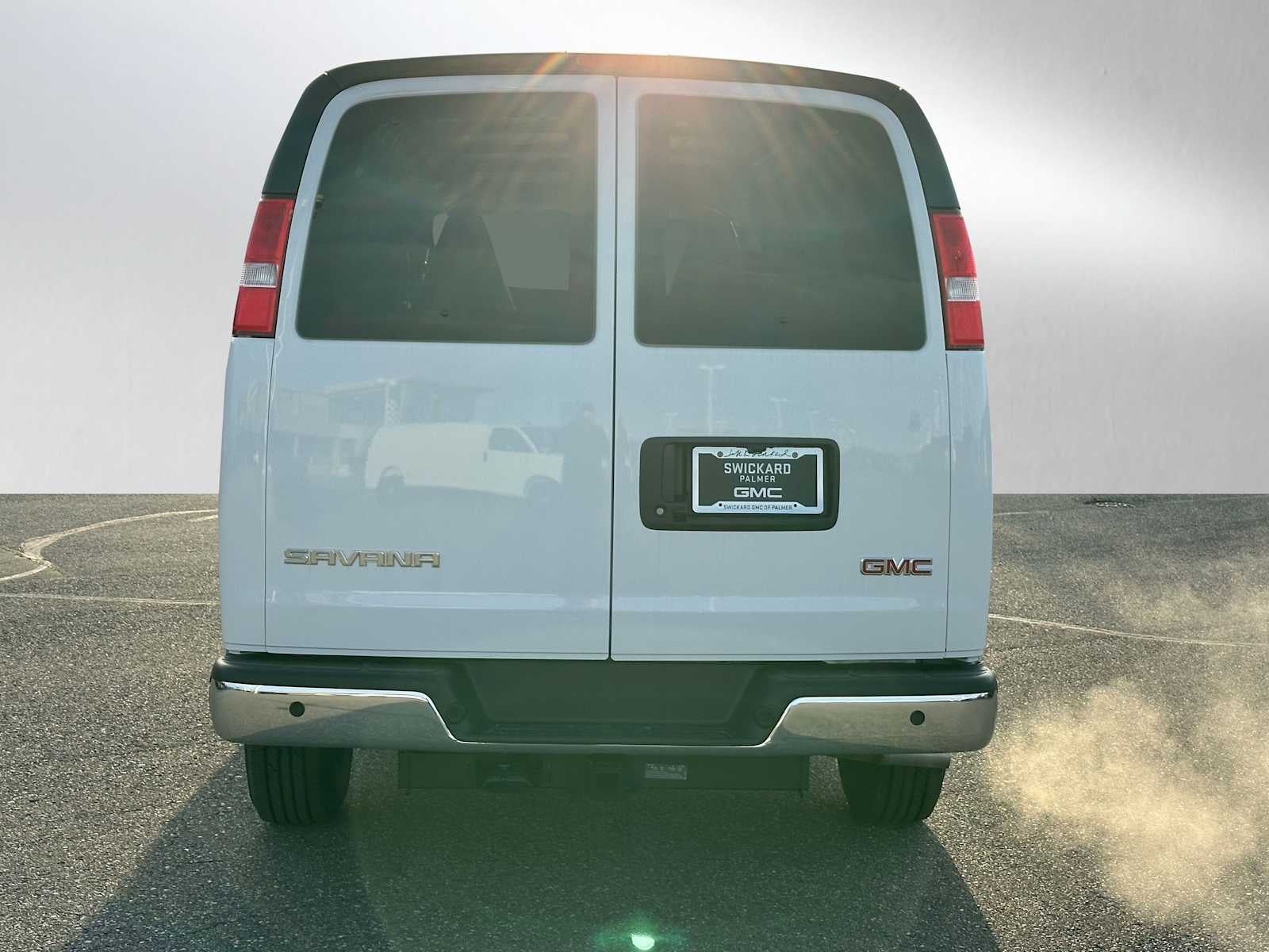2025 GMC Savana Base