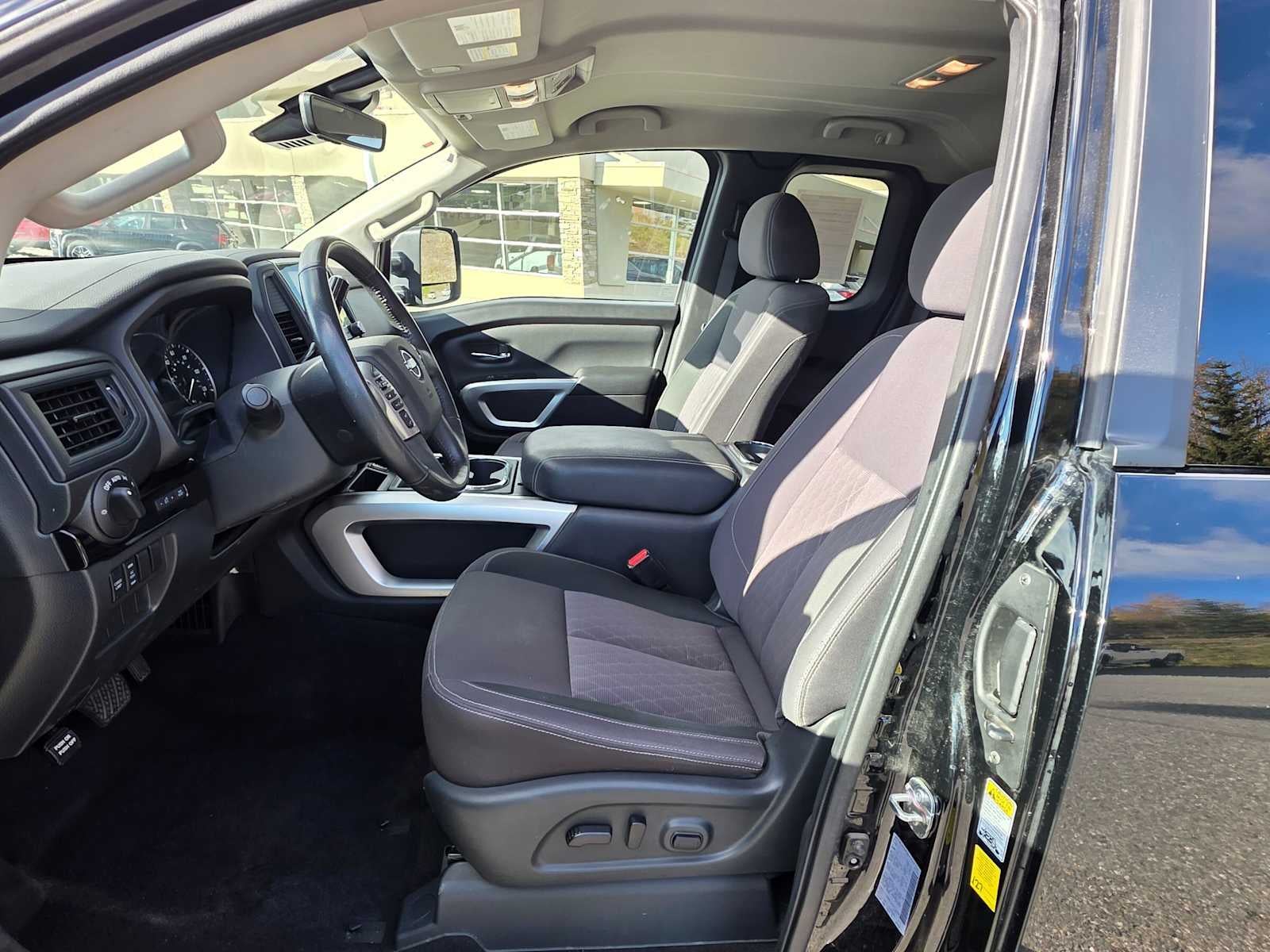 2024 Nissan Titan SV