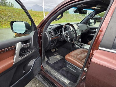 2016 Toyota Land Cruiser Base