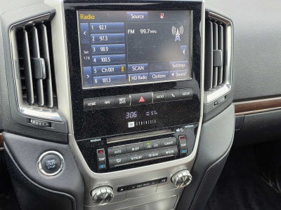 2016 Toyota Land Cruiser Base