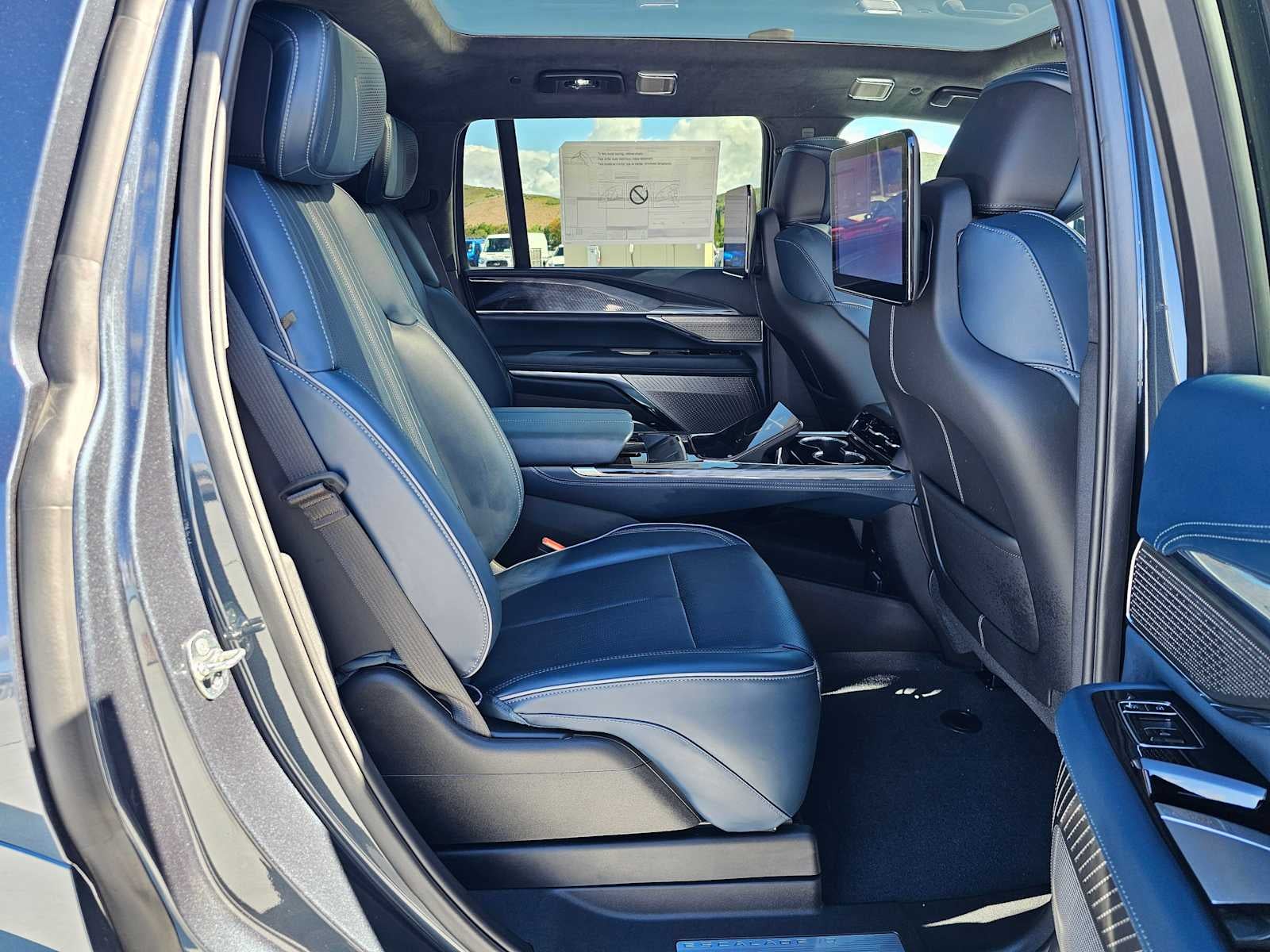 2026 Cadillac ESCALADE IQL Premium Luxury