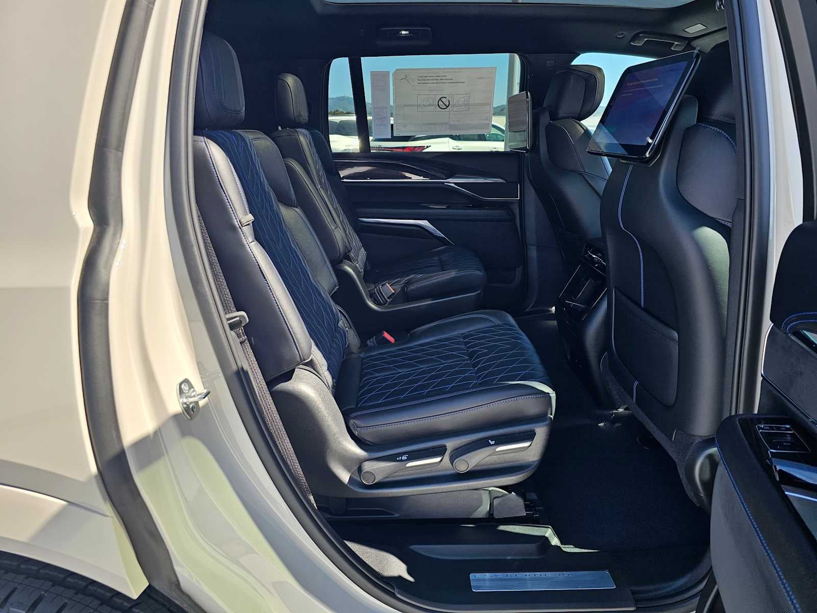 2026 Cadillac ESCALADE IQL Sport