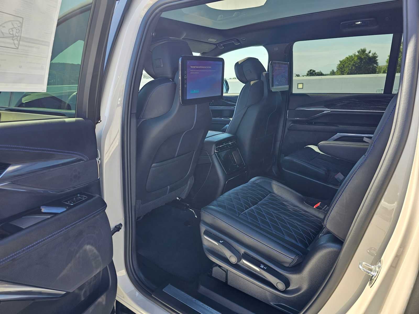 2026 Cadillac ESCALADE IQL Sport