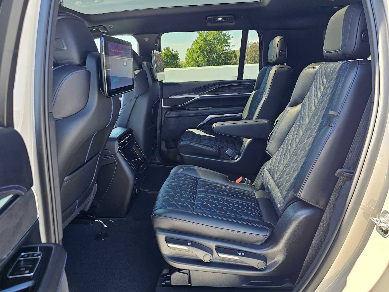 2026 Cadillac ESCALADE IQL Sport
