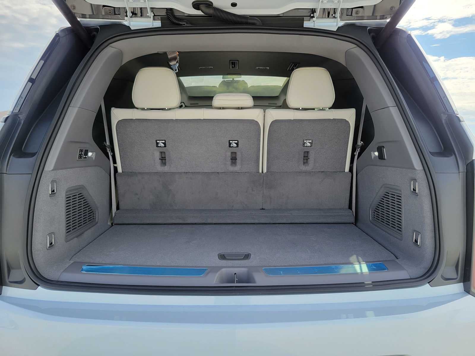 2026 Cadillac ESCALADE IQL Sport