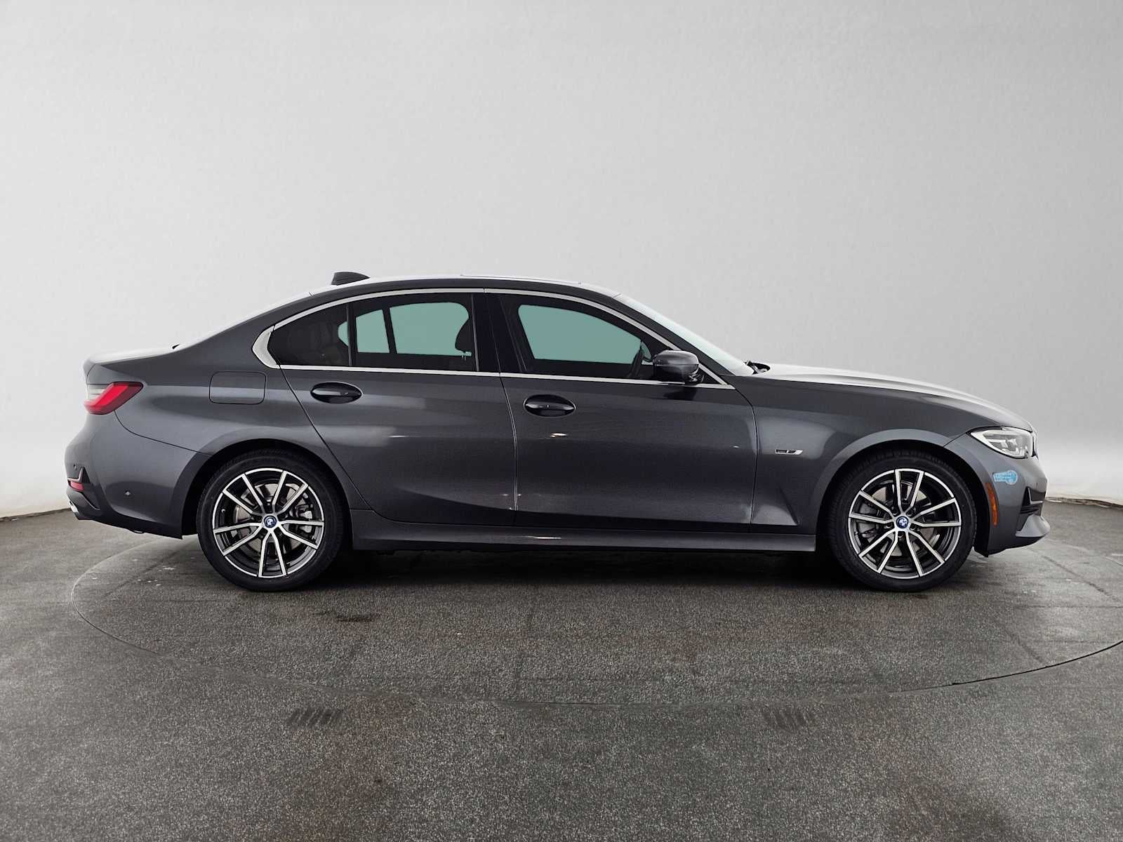 2022 BMW 330e xDrive 330e xDrive