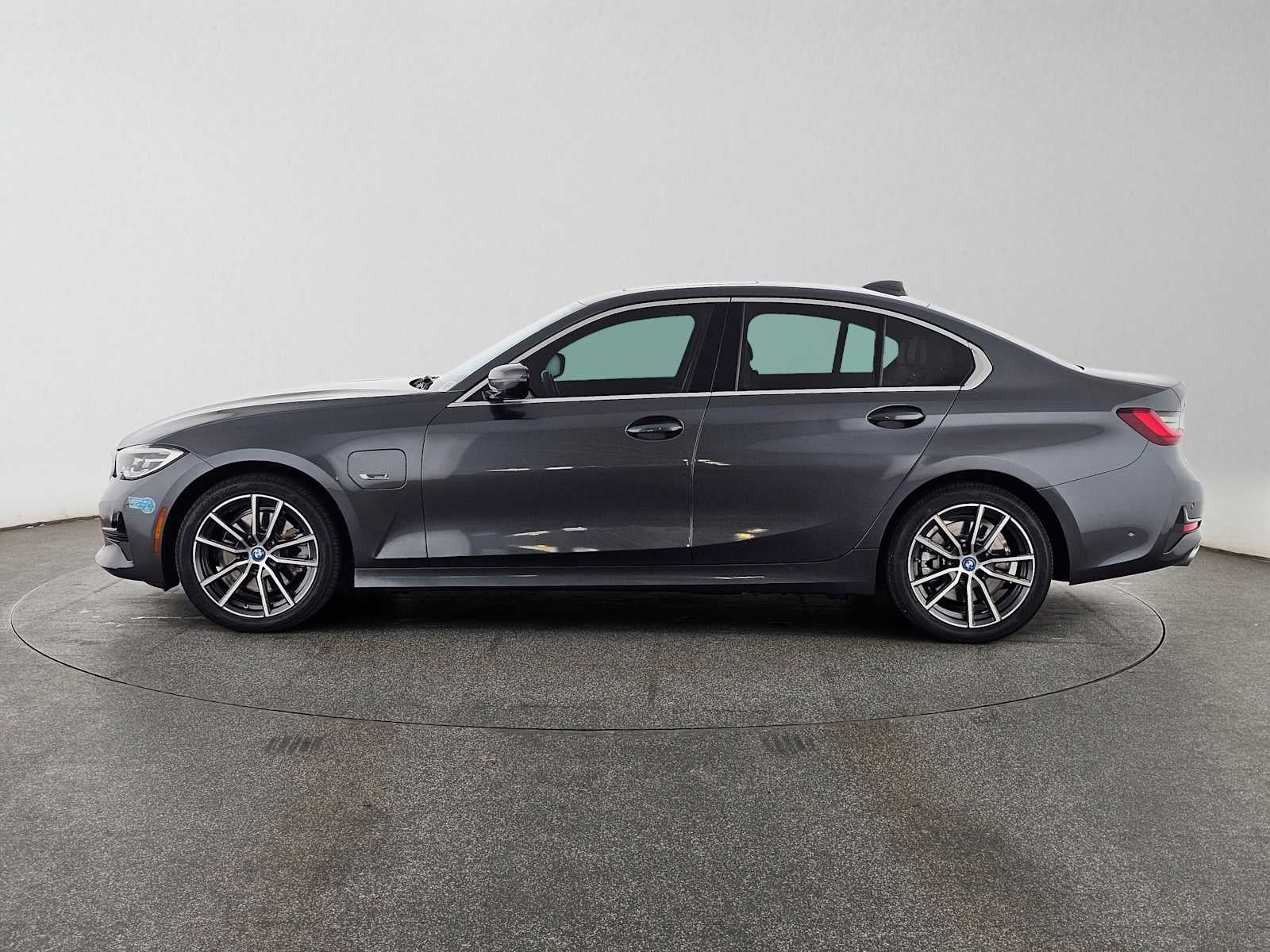 2022 BMW 330e xDrive 330e xDrive