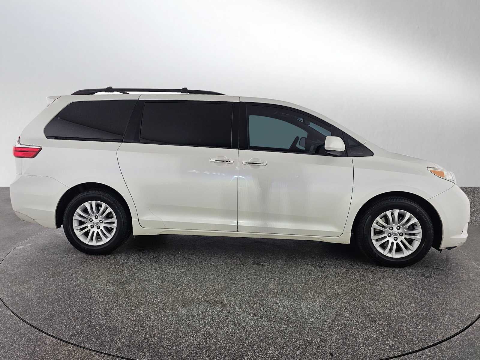 2017 Toyota Sienna XLE Premium