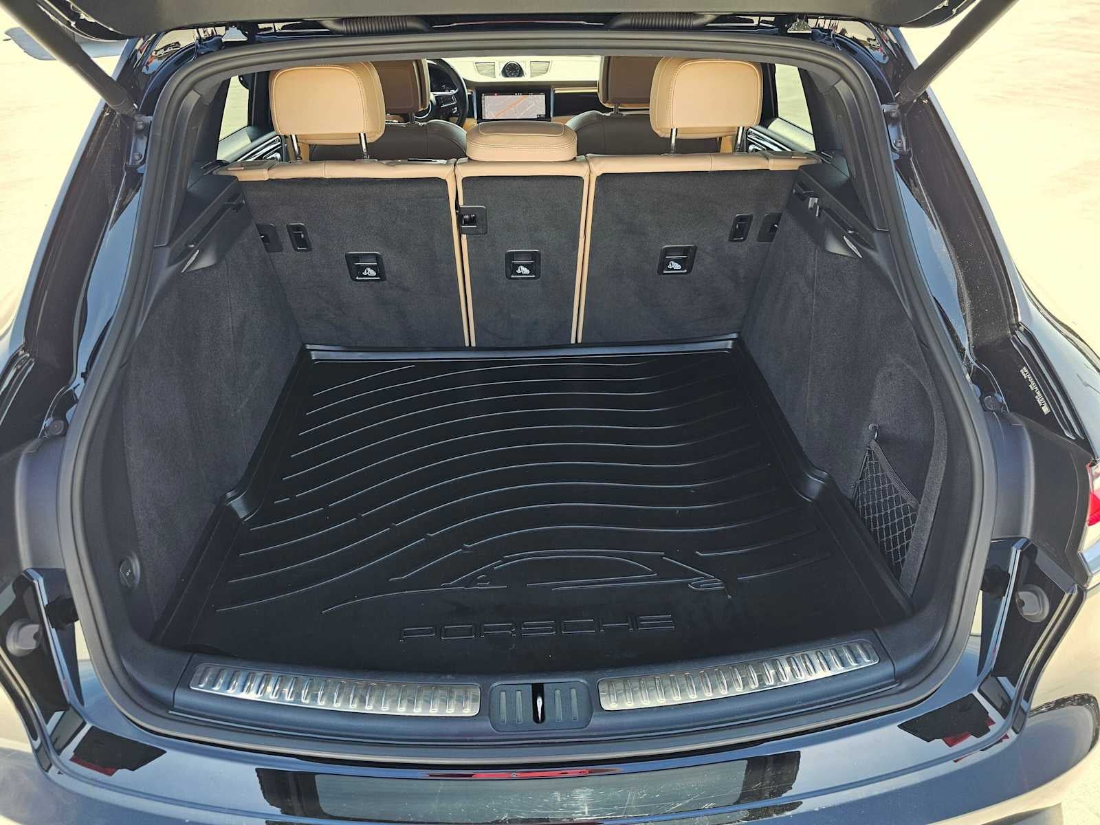 2023 Porsche Macan Base