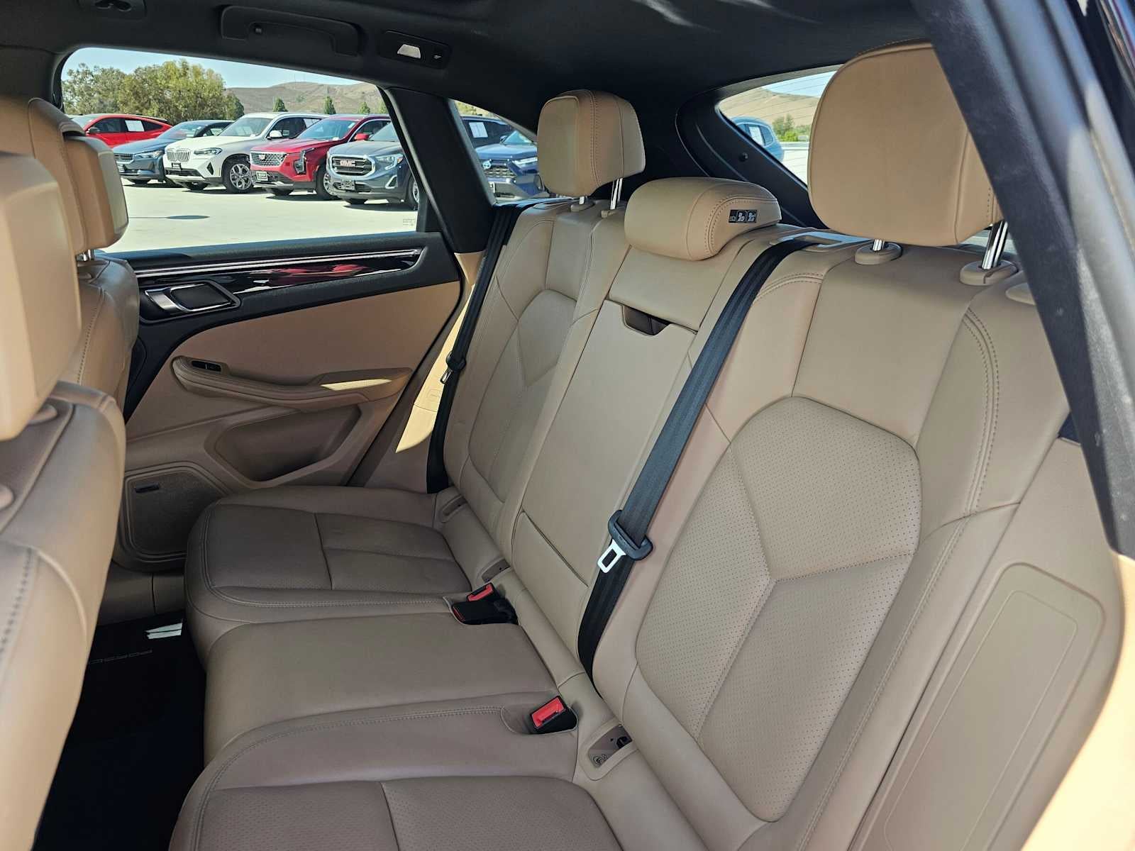 2023 Porsche Macan Base